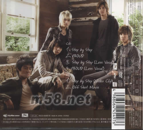 STEP BY STEP (CD+DVD日本初回版)專輯背面圖片