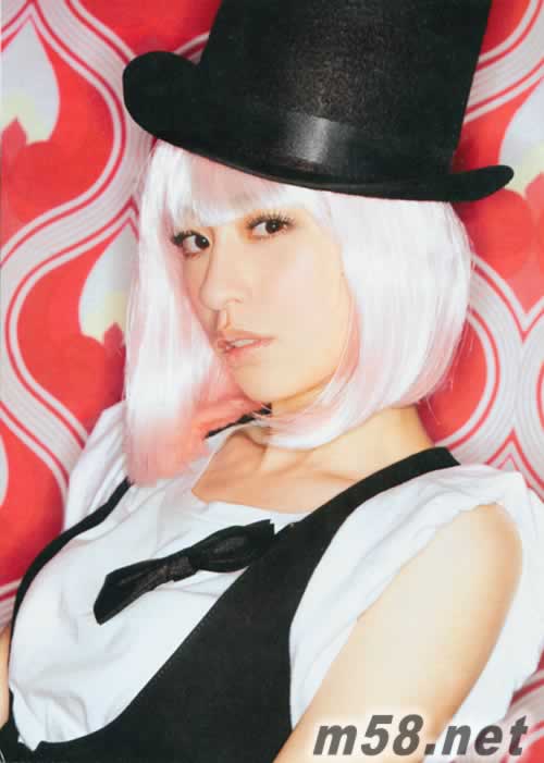 Cyndi 百變寫真卡Cyndi百變卡6 衣櫥的秘密歌詞