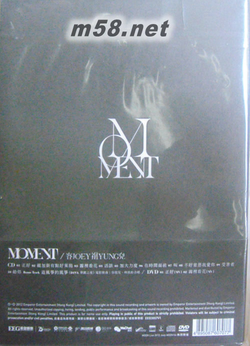 Moment(臺版)專輯背面圖片