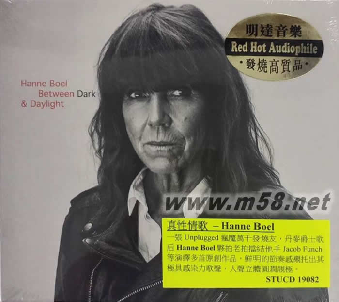 Between Dark & Daylight 黑夜與白晝之間專輯正面圖片